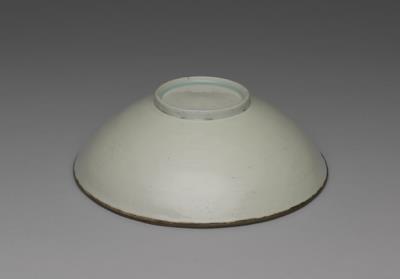 图片[3]-Bowl with impressed antique and flower pattern in bluish-white glaze, Southern Song dynasty (1127-1279)-China Archive